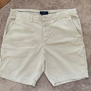Never worn size 38 men’s khaki shorts